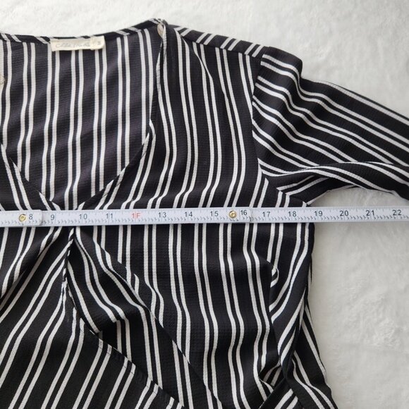 Striped Bell Sleeve Wrap Top Medium Black White Boho Flowy Goth Chloe‎ & Katie - Picture 11 of 13